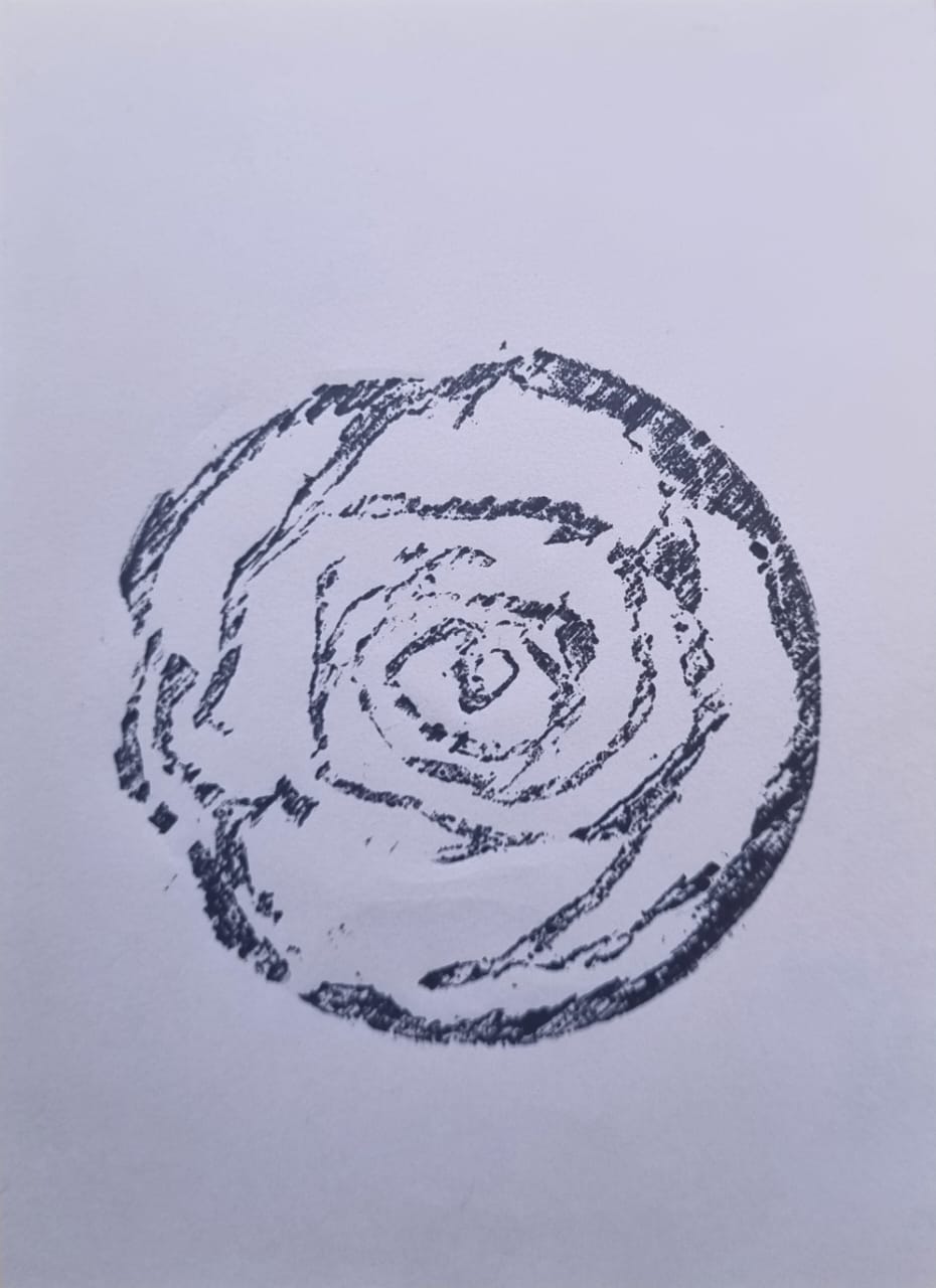Gravura artesanal de uma rosa